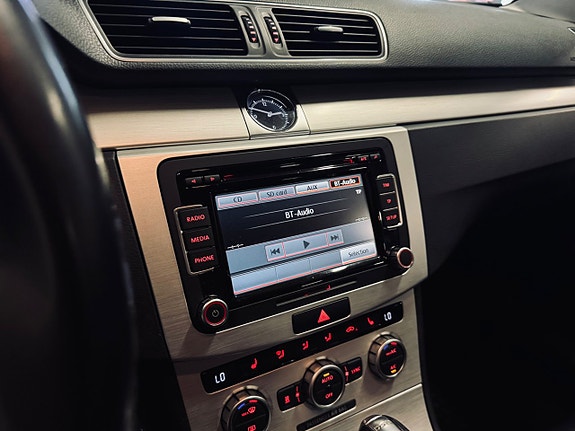 Volkswagen Passat Alltrack 10 of 30