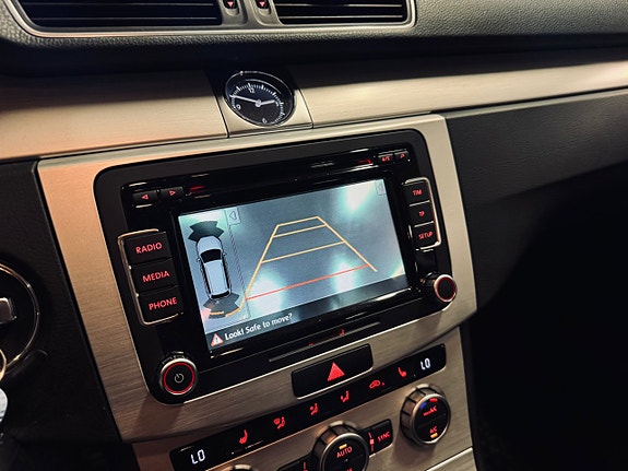 Volkswagen Passat Alltrack 9 of 30