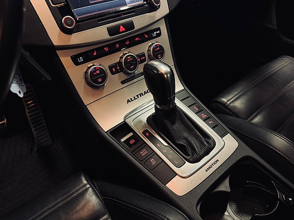 Volkswagen Passat Alltrack 13 of 30