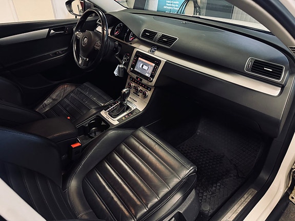 Volkswagen Passat Alltrack 15 of 30