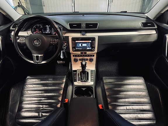 Volkswagen Passat Alltrack 16 of 30