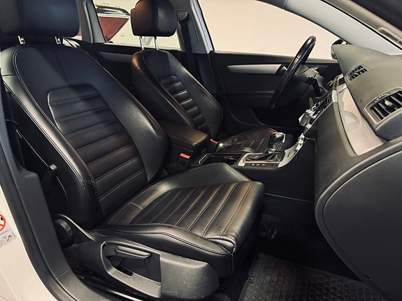 Volkswagen Passat Alltrack 14 of 30