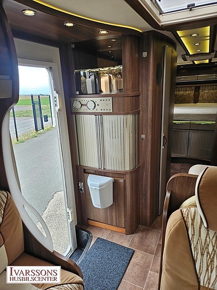 Bürstner I Elegance 900 / Queensbed / Alde / Dragkrok / AC bodel 10 of 24