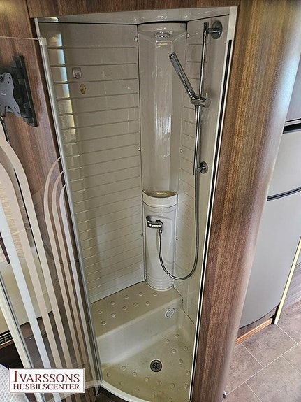 Bürstner I Elegance 900 / Queensbed / Alde / Dragkrok / AC bodel 20 of 24