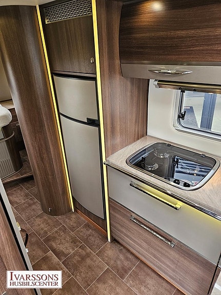 Bürstner I Elegance 900 / Queensbed / Alde / Dragkrok / AC bodel 13 of 24