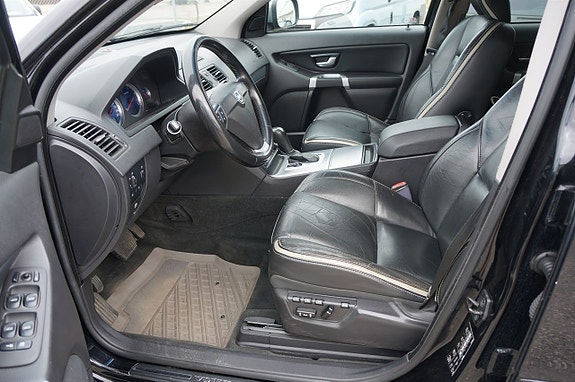 Volvo XC90 8 of 12