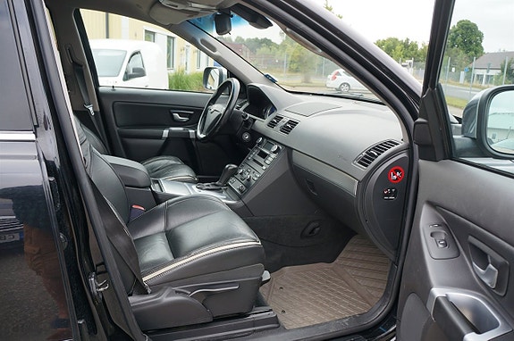 Volvo XC90 7 of 12