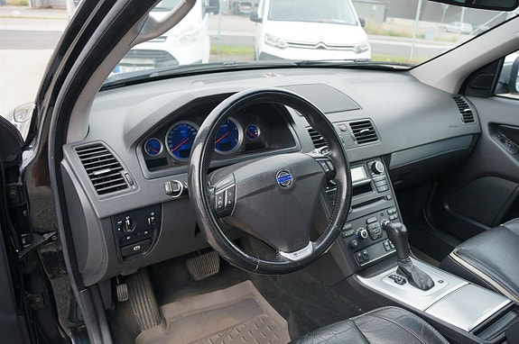 Volvo XC90 9 of 12