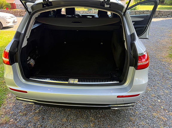 Mercedes-Benz E250 3 of 5