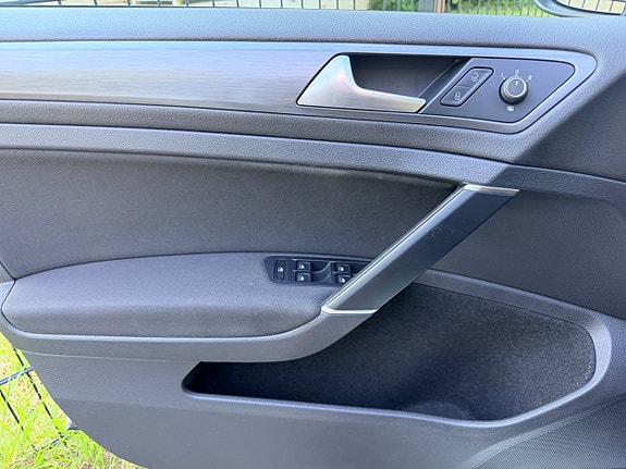 Volkswagen Golf VII 8 of 23