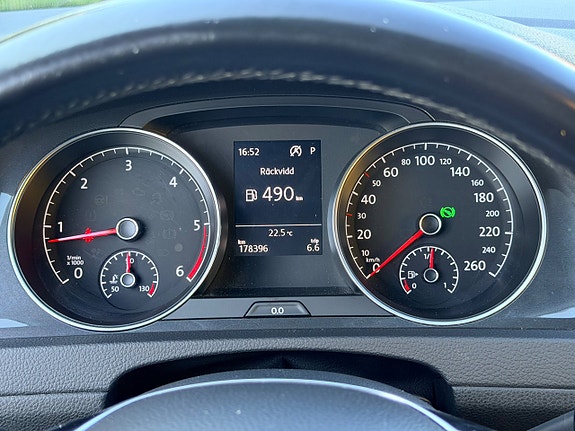 Volkswagen Golf VII 12 of 23