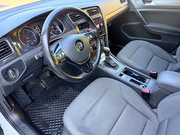 Volkswagen Golf VII 10 of 23