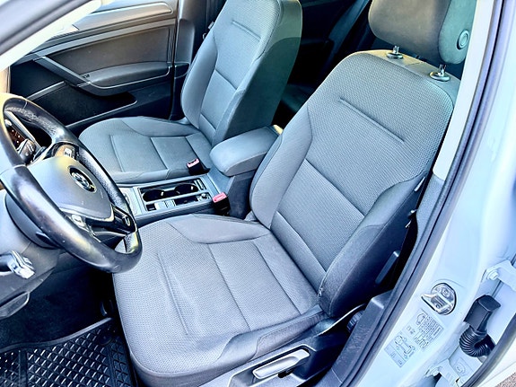 Volkswagen Golf VII 9 of 23