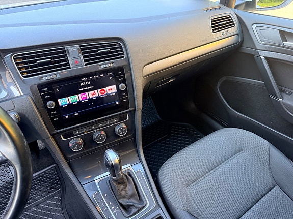 Volkswagen Golf VII 15 of 23