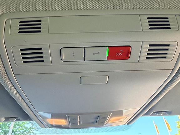 Volkswagen Golf VII 19 of 23