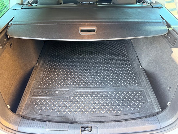 Volkswagen Golf VII 21 of 23