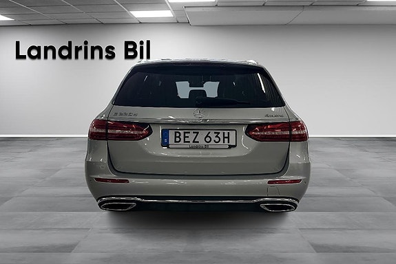 Mercedes-Benz E220 5 of 5