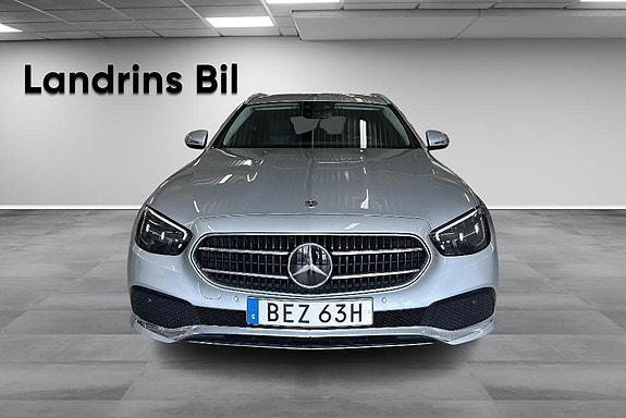 Mercedes-Benz E220 2 of 5
