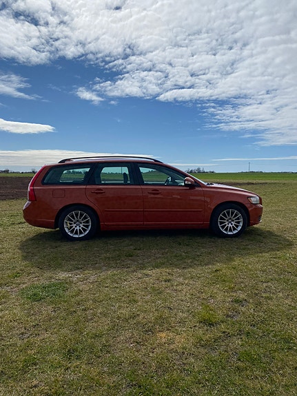 Volvo V50 2 of 5