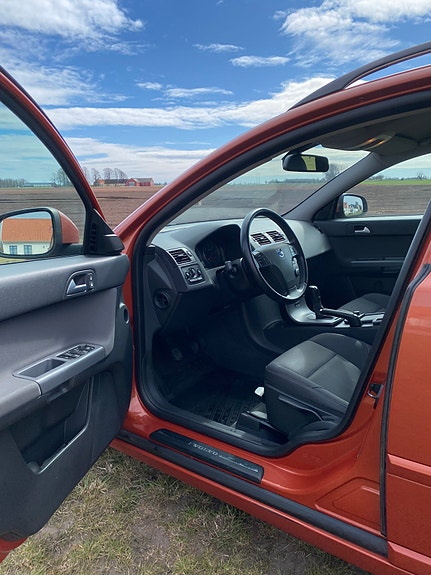 Volvo V50 4 of 5