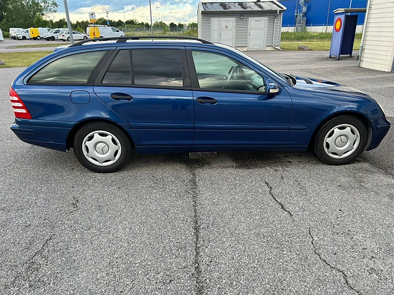 Mercedes-Benz C180 2 of 5