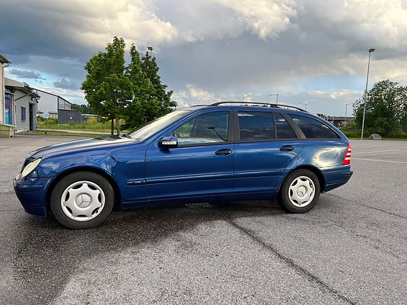 Mercedes-Benz C180 3 of 5