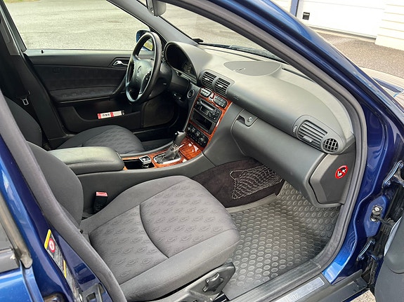 Mercedes-Benz C180 10 of 13