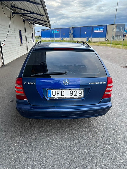 Mercedes-Benz C180 11 of 13