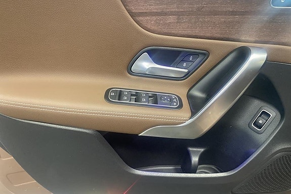 Mercedes-Benz A250 e 9 of 15