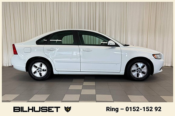 Volvo S40 2 of 5