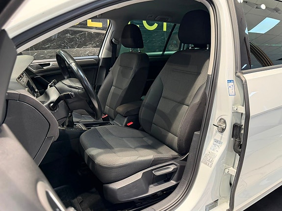 Volkswagen Golf VII 19 of 29