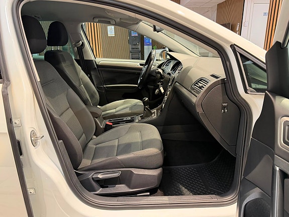 Volkswagen Golf VII 22 of 29