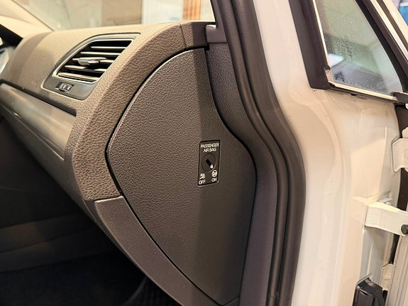 Volkswagen Golf VII 24 of 29