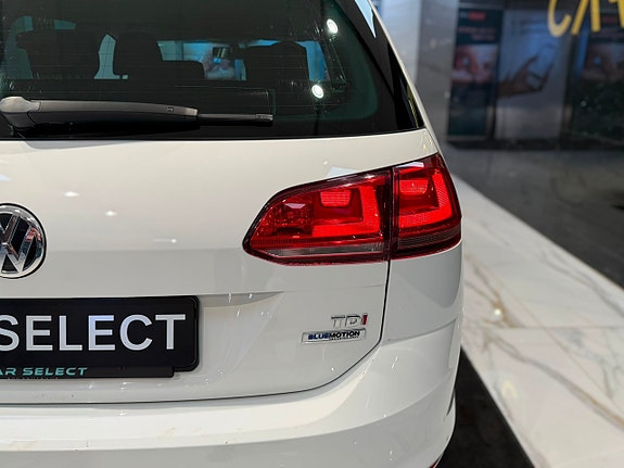 Volkswagen Golf VII 27 of 29