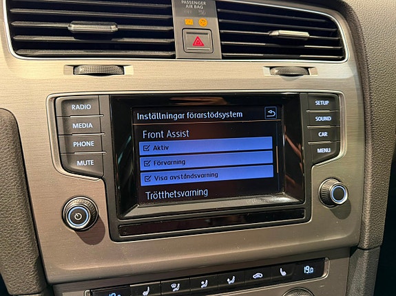 Volkswagen Golf VII 14 of 29
