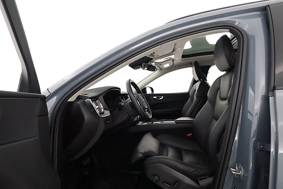 Volvo XC60 10 of 28