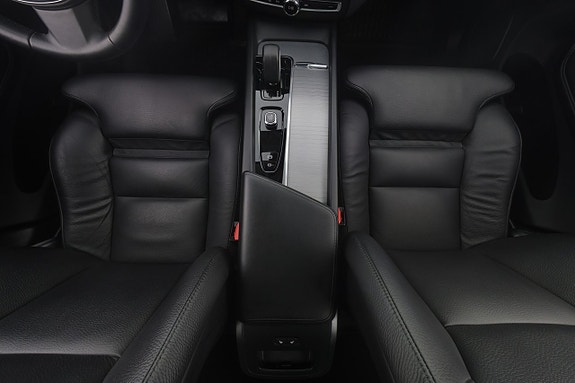 Volvo XC60 14 of 28