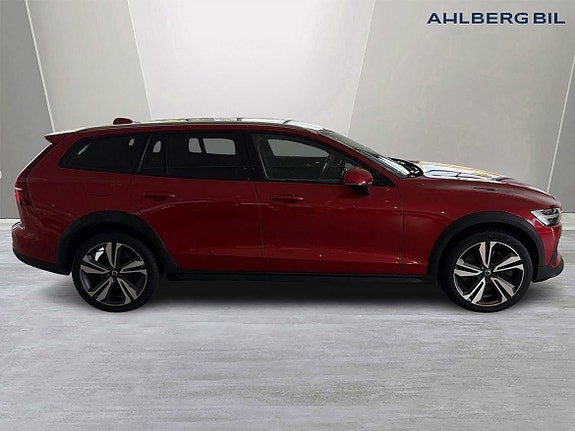 Volvo V60 Cross Country 3 of 5
