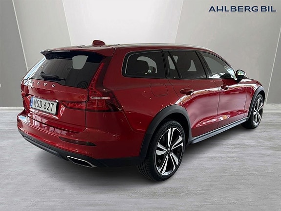 Volvo V60 Cross Country 4 of 5