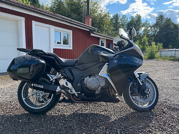 Honda VFR1200F 2 of 5