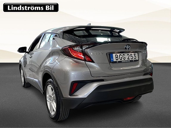 Toyota C-HR 4 of 5