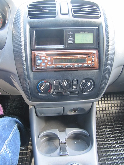 Mazda 323F 9 of 14