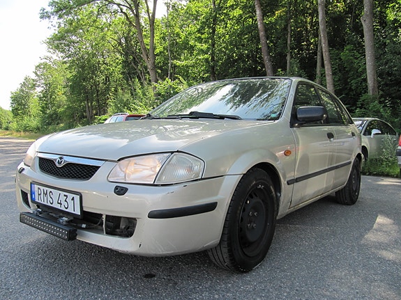 Mazda 323F 2 of 14