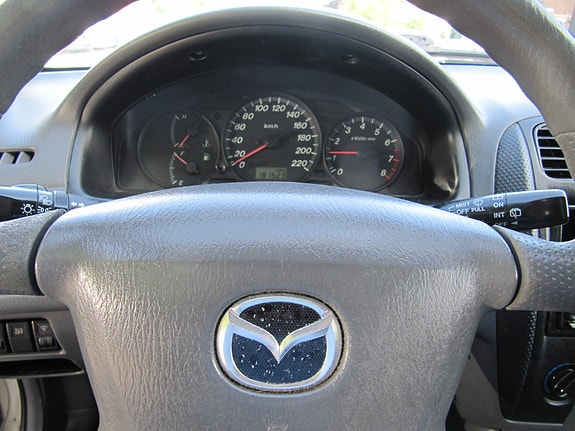 Mazda 323F 8 of 14