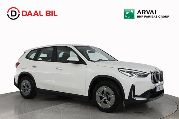 BMW iX1 4 of 5