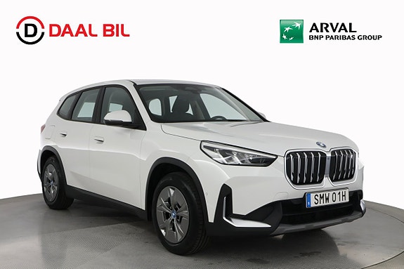 BMW iX1 3 of 5