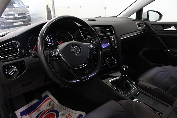Volkswagen Golf VII 6 of 12