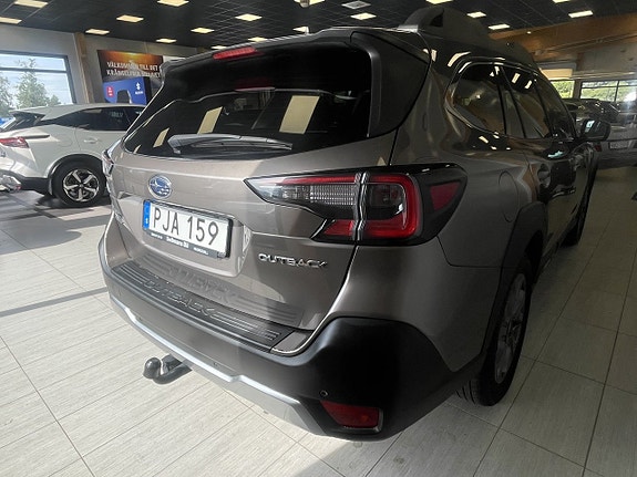 Subaru Outback 3 of 5