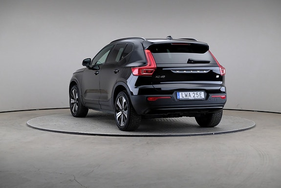 Volvo XC40 2 of 5