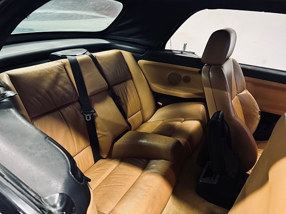 BMW 320i 11 of 19